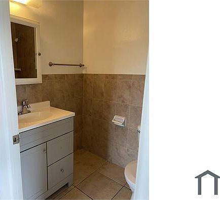 4th image of 909 Pine Dr APT 9