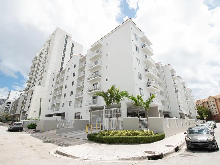 Legacy at Brickell — Photo 2
