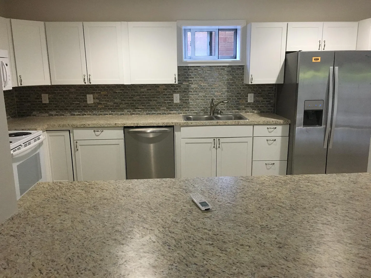 3 bed, 1970 sqft, $2,050 — Photo 3