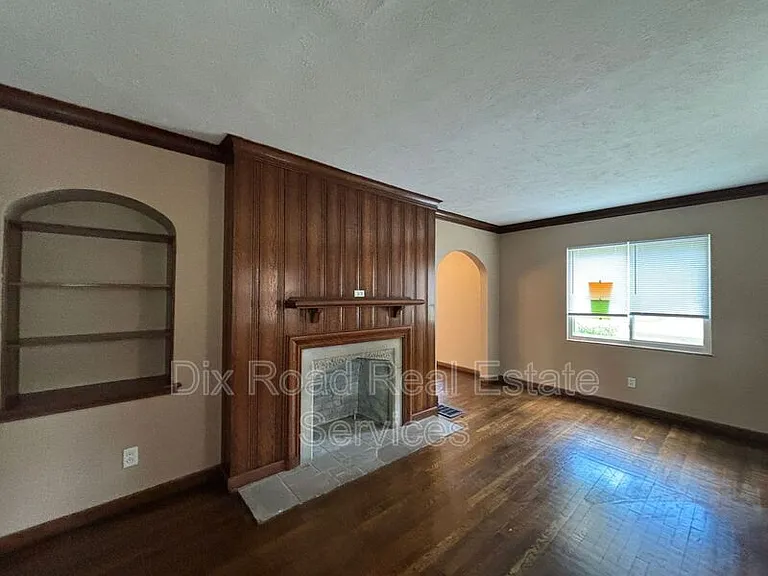 1927 Burroughs Dr — Photo 10