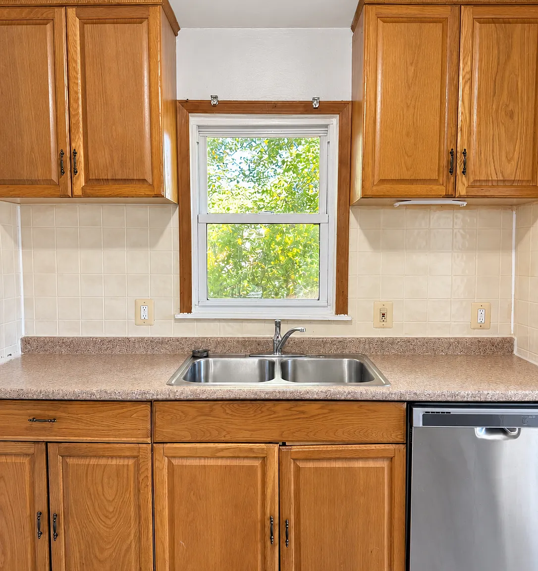 3 bed, 913 sqft, $1,649 — Photo 4