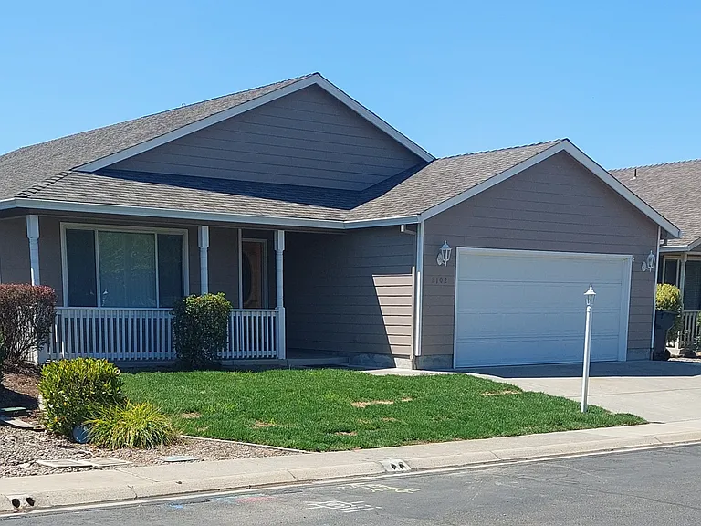 2102 Lara Ln — Photo 1