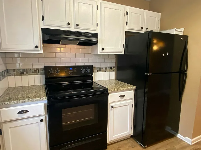 25 Dallas Ln #B — Photo 6