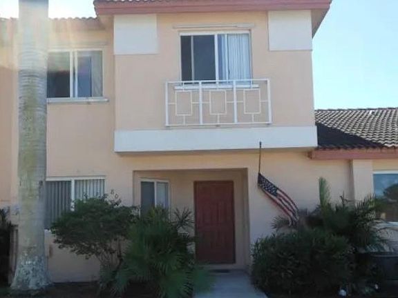 2nd image of 805 NW 208th Cir #D