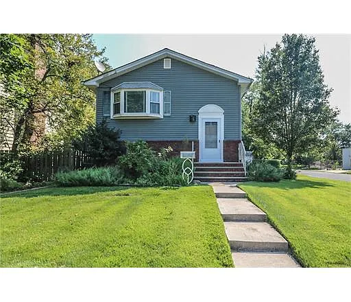 2 Ethel Pl photo 1