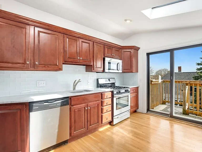 30 Adelaide St #4 — Photo 4
