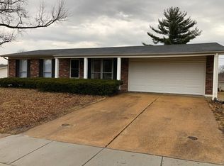 54 Brookwood Dr, Fenton, MO