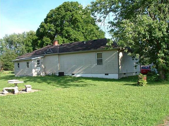 2nd image of 120 E Sycamore St