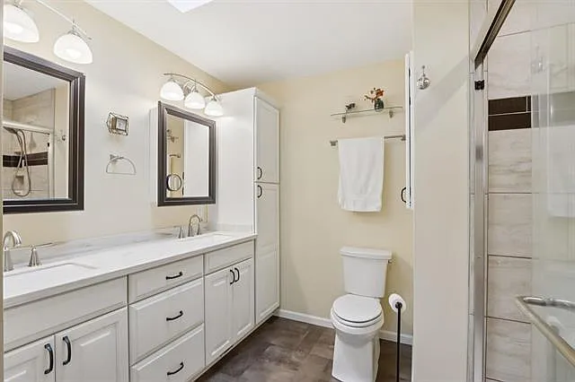 1606 Manchester Xing — Photo 13