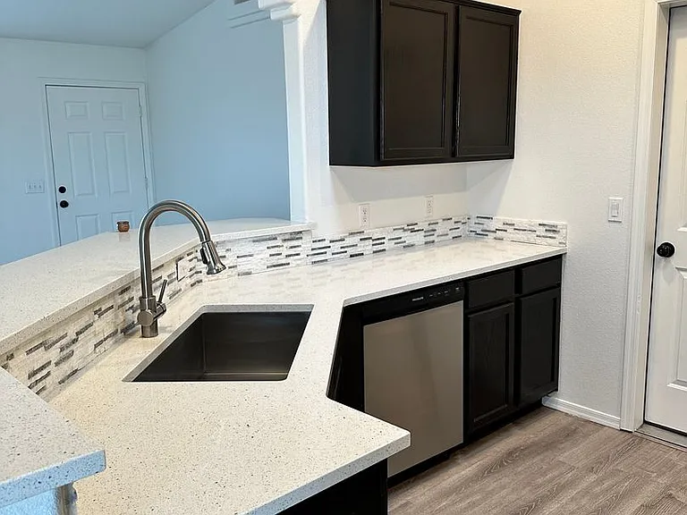 1514 Pebble Dr — Photo 11