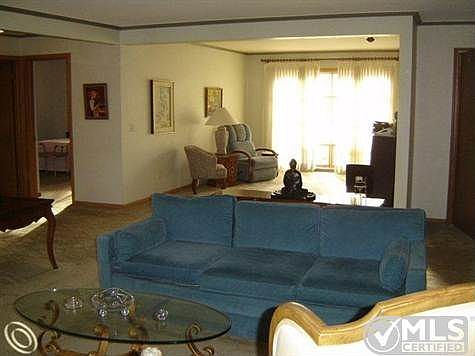 908 Harcourt Living room.JPG