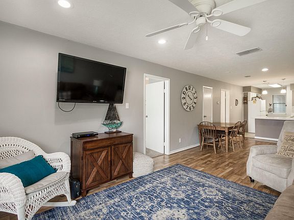 5th image of 3900 Aspen Dr APT A104