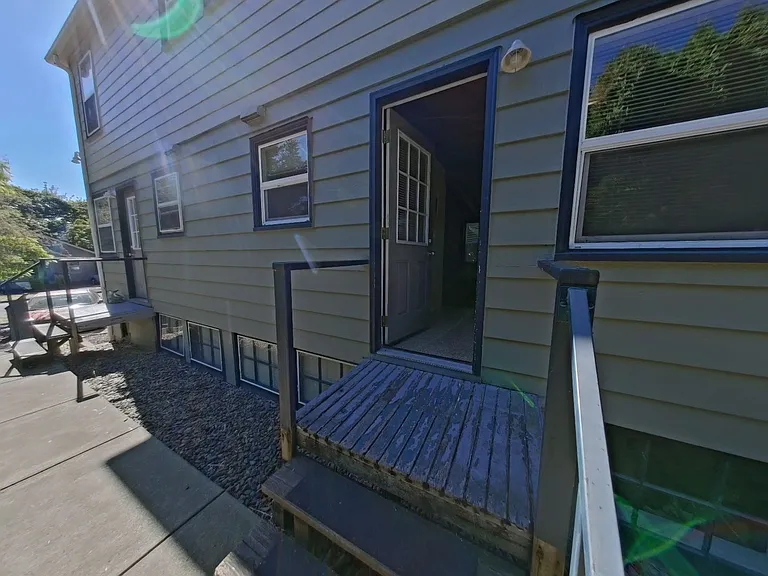 1866-1870 Onyx St — Photo 20