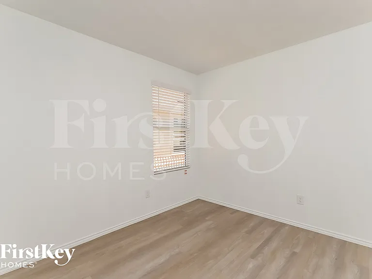 10643 Erinita Way — Photo 10