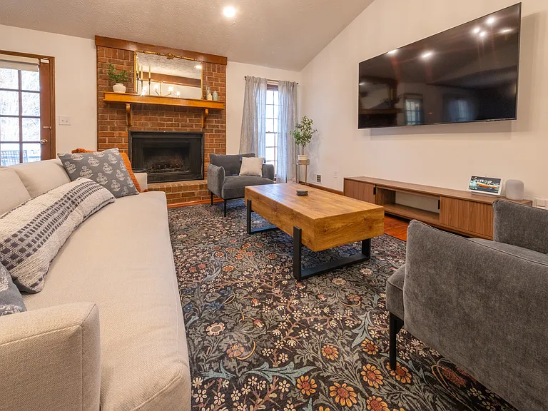 140 Nina Celeste Ln — Photo 12