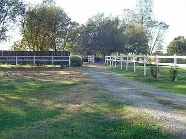 81 Beaver Rd photo 1