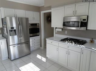 340 Danbury Ln, Richmond Heights, OH 44143