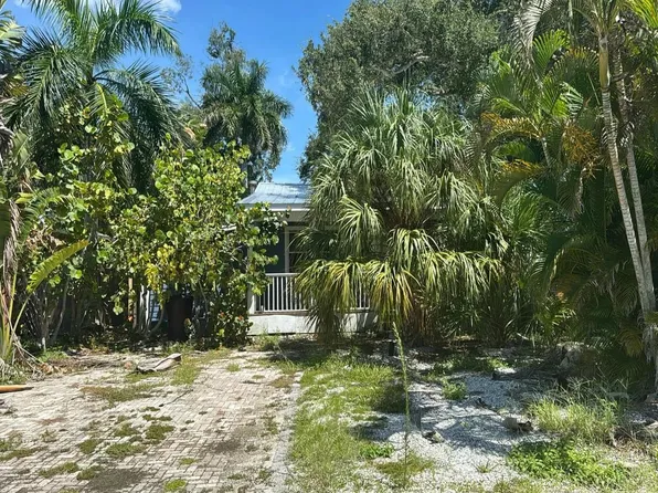 5825 27th Ave S, Gulfport, FL 33707