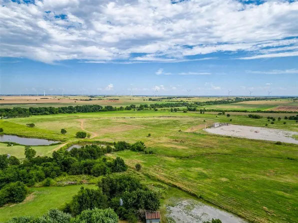 880 SW 3rd St, Minco, OK 73059