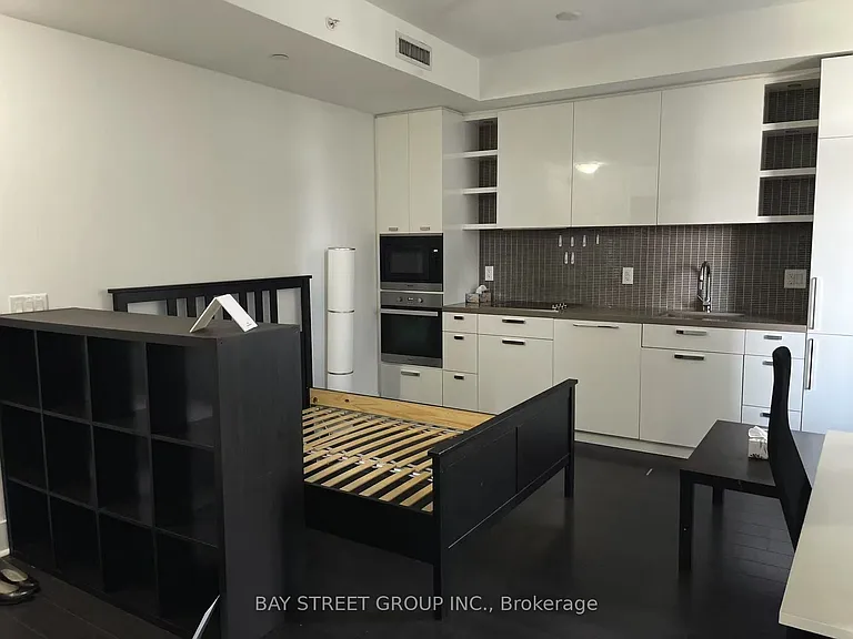 32 Davenport Rd #801 — Photo 5