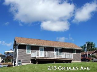215 W Gridley Ave, Platteville, WI 53818