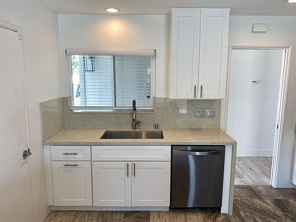 5th image of 2465 Casement St