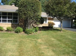 805 Roxbury Rd, Rockford, IL 61107