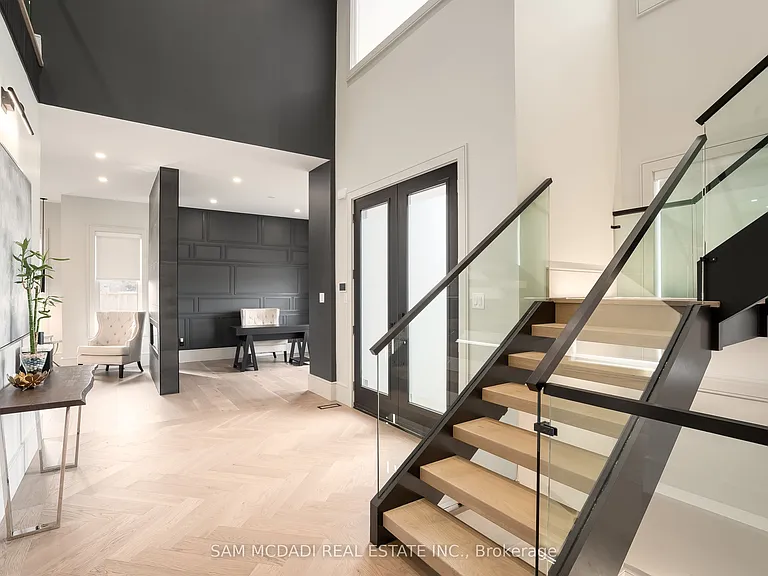 1019 Strathy Ave — Photo 5