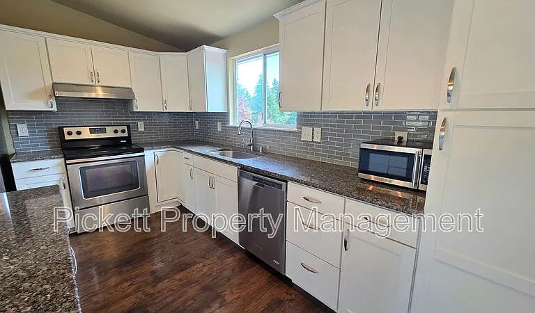 1367 NW Rockford Cir — Photo 9