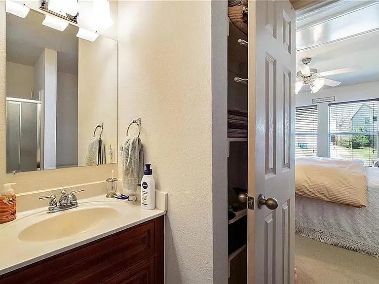 1503 Claremont Cir #B — Photo 6
