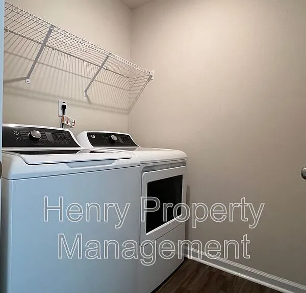 839 McKenzie Park Ter — Photo 12