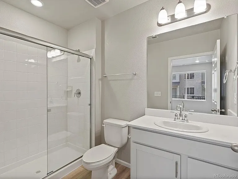 Third bedroom en-suite bathroom