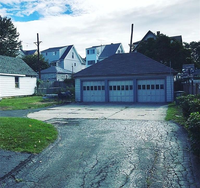 2nd image of 160 Horace St