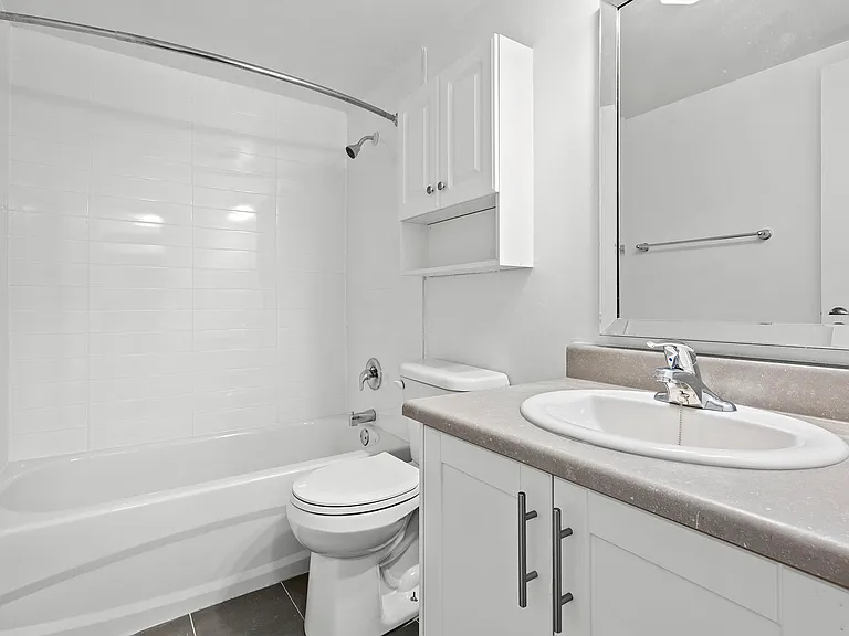 1055 Bloor St — Photo 11