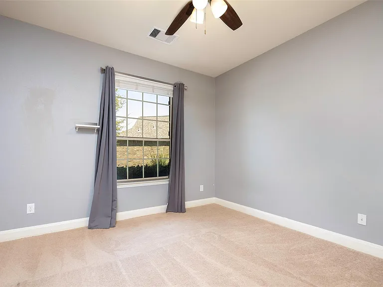 6743 Honeycrest Ln — Photo 14