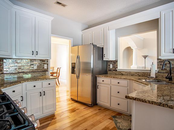 2nd image of 101 Lakelet Ct