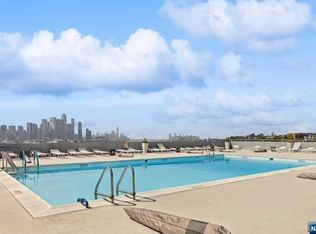 6050 Boulevard E APT 16F, West New York, NJ 07093
