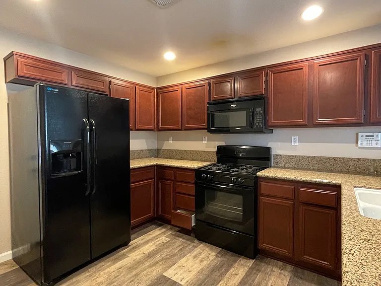 642 W Brewer Rd #23 — Photo 3