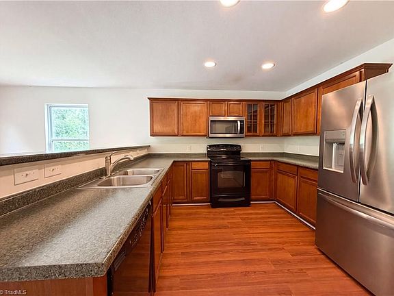 2nd image of 382 Kendall Dr