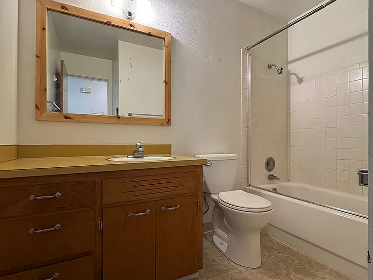 1500 Glen Dr — Photo 10