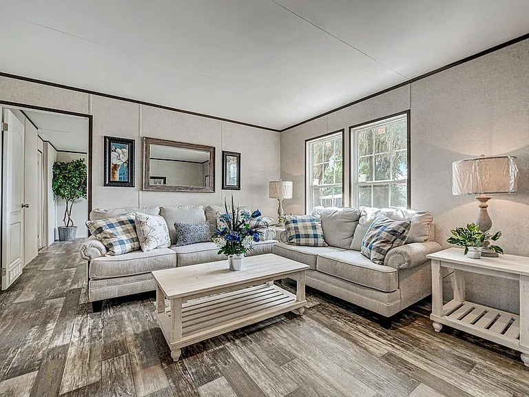 1601 E Slaughter Ln — Photo 37