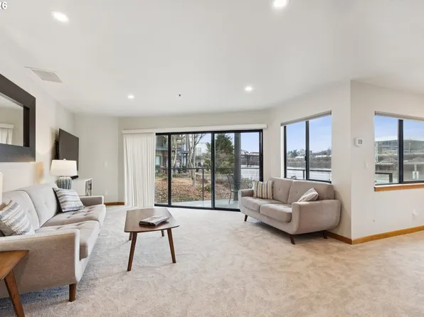 620 NW Naito Pkwy APT B7