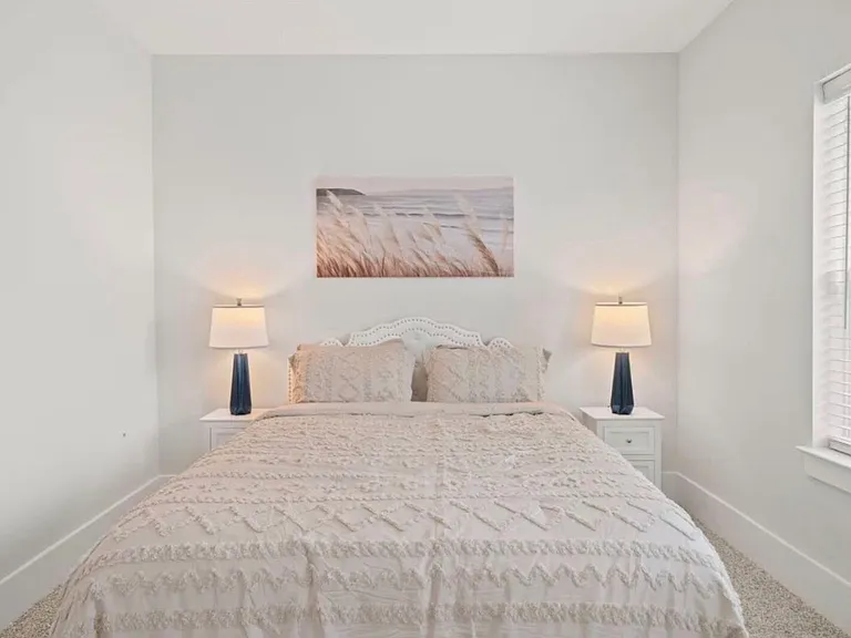 514 Clover Creek Dr — Photo 12