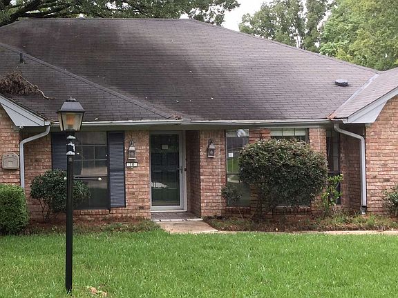 2nd image of 10 Woodfern Ln