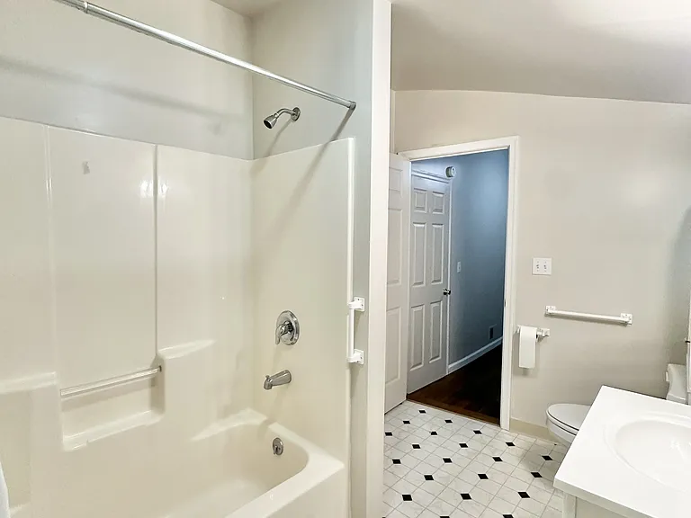 1001 Bloom Rd #102 — Photo 7