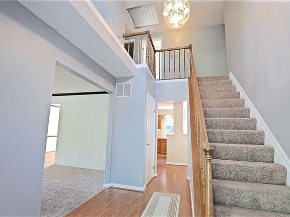 4th image of 2692 Marshfield Dr