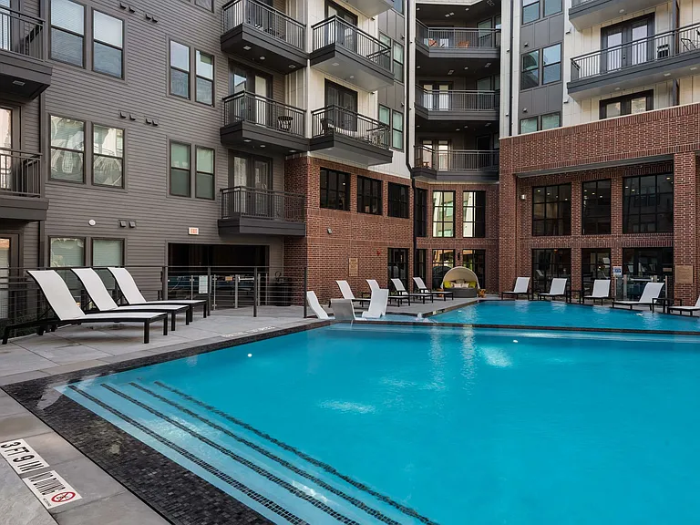 Troubadour Apartments — Photo 72