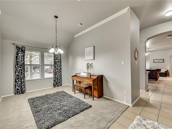 5th image of 518 Pear Dr