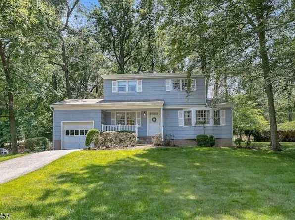 28 Chicasaw Dr, Oakland Boro, NJ 07436