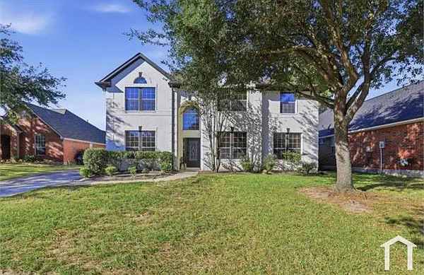 5 bed, 3521 sqft, $3,200 — Photo 2